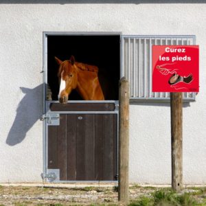 panneau curez les pieds de vos chevaux