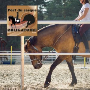 panneau port du casque d'équitation obligatoire