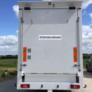 stickers autocollant attention chevaux boxprotec