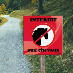 Panneau interdit aux chevaux